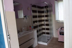 Hair dryer, towels