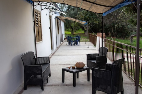 Outdoor dining. Casa Vacanze Chimenti - Tarsia