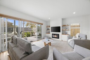 TV connectée, table de tennis de table