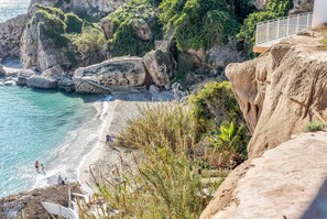 Beach - Central Nerja Apartment – Unbeatable Location! (Nerja)