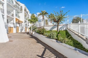 Property grounds - Central Nerja Apartment – Unbeatable Location! (Nerja)