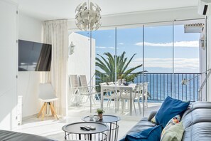 TV - Central Nerja Apartment – Unbeatable Location! (Nerja)