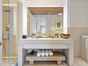 Hair dryer, towels, soap, shampoo - Villa DecoBlu (Miami Beach)