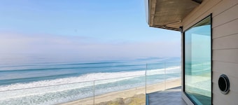 Panoramic Beach | Pool, Spa, Pickleball, Coffee Shops