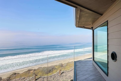 Panoramic Beach | Pool, Spa, Pickleball, Coffee Shops