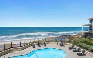 Pool - Panoramic Beach | Pool, Spa, Pickleball, Coffee Shops (Solana Beach)