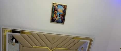 2 bedrooms, internet, bed sheets