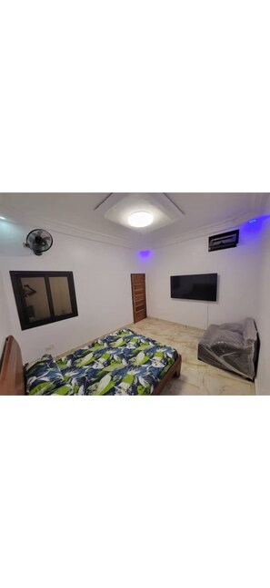 2 bedrooms, internet, bed sheets