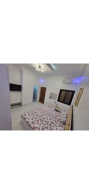 2 bedrooms, internet, bed sheets