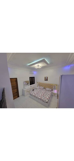 2 bedrooms, internet, bed sheets