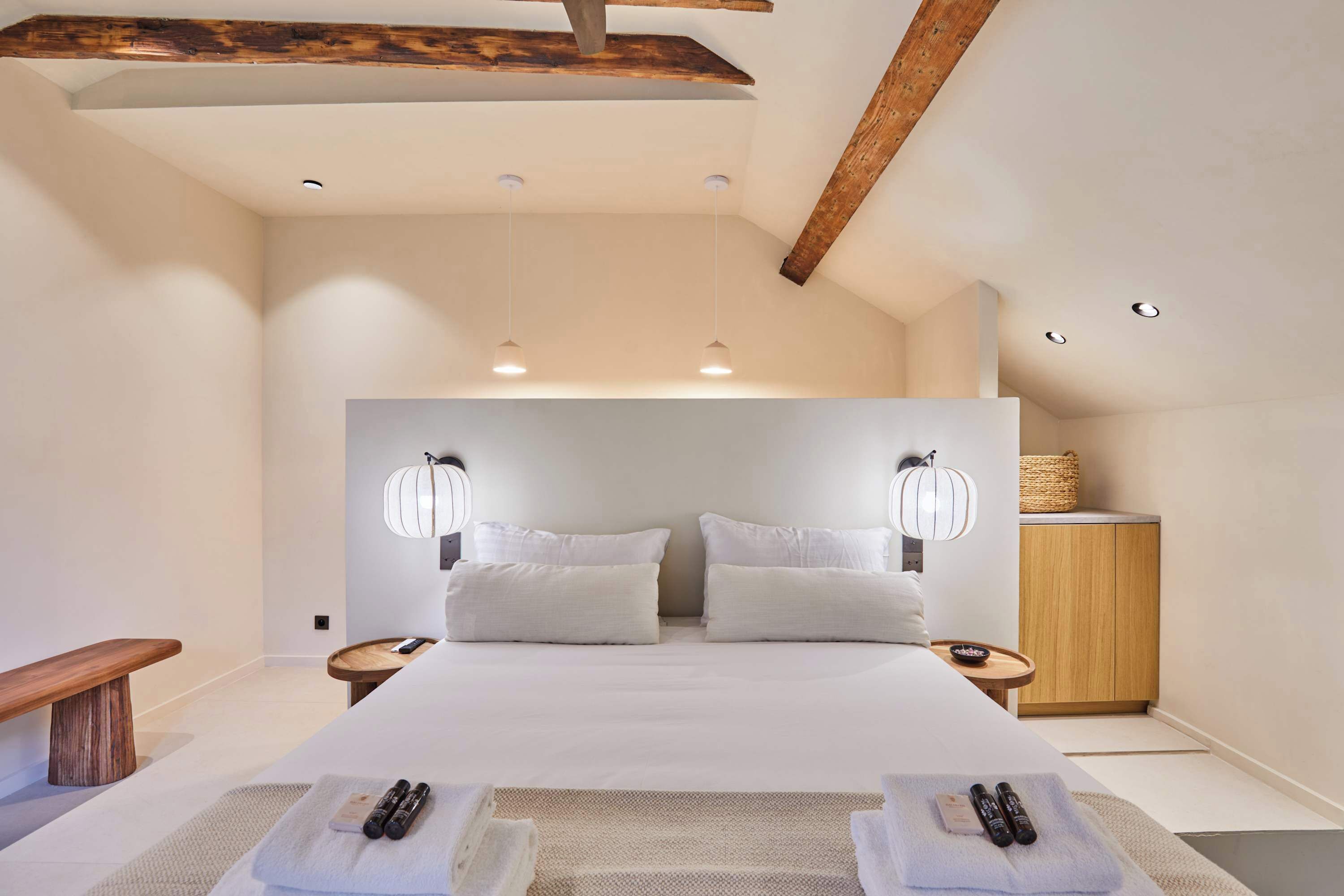 1 chambre, bureau, fer et planche à repasser, Wi-Fi