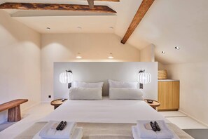 1 slaapkamer, een bureau, een strijkplank/strijkijzer, wifi