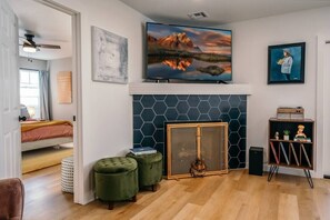 3 Schlafzimmer, Schreibtisch, Bügeleisen/Bügelbrett, Reisekinderbett