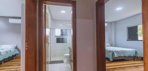 4 bedrooms, WiFi - Casa em Caldas Novas com Piscina Aquecida e Lago (Caldas Novas)