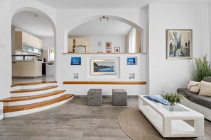 TV, video games - Seaview Villa Ana – A Luxurious Escape Featuring a Private Pool, 6 Bedrooms, Spa Zone, and Just 450m from the Beach (Ražanj)