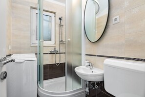 Shower, hair dryer, towels - Seaview Villa Ana – A Luxurious Escape Featuring a Private Pool, 6 Bedrooms, Spa Zone, and Just 450m from the Beach (Ražanj)