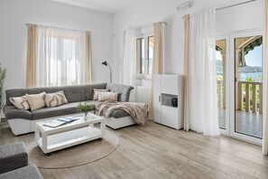 TV, video games - Seaview Villa Ana – A Luxurious Escape Featuring a Private Pool, 6 Bedrooms, Spa Zone, and Just 450m from the Beach (Ražanj)