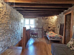 2 habitaciones, tabla de planchar con plancha y wifi gratis 