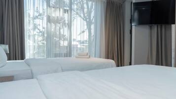 Twin Room, Balcony, City View | Free WiFi
