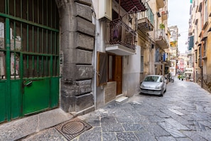 Front of property - Art Apartment by Napoliapartments (Naples)