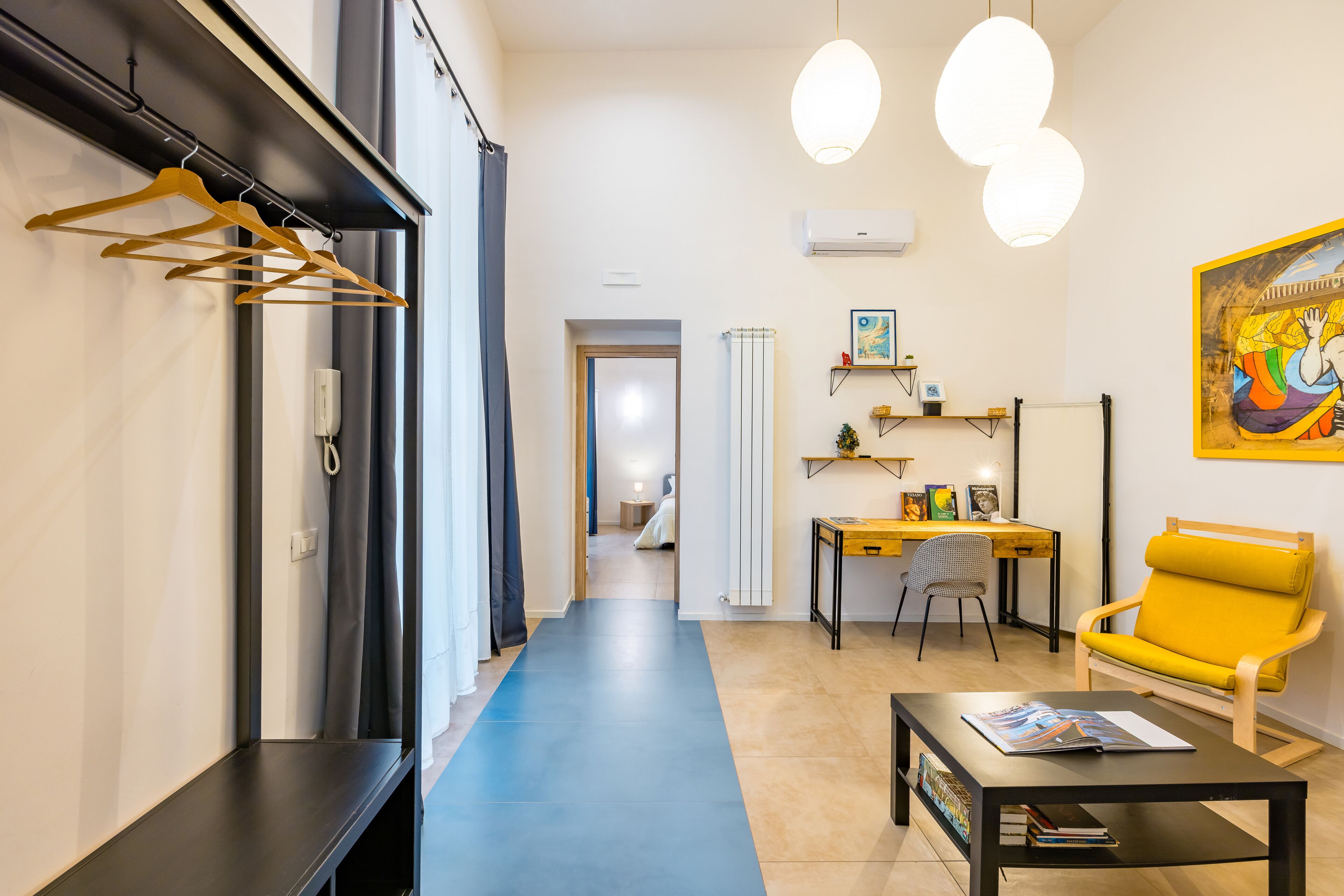 公寓 (1 Bedroom) | 起居区 | 32-英寸电视（配备有线频道）