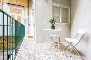 Apartment (1 Bedroom) | Interior - Art Apartment by Napoliapartments (Naples)