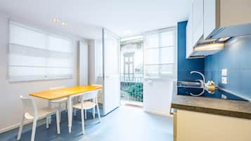 Apartamento (1 Bedroom) | Cozinha privada | Micro-ondas, máquina de café expresso