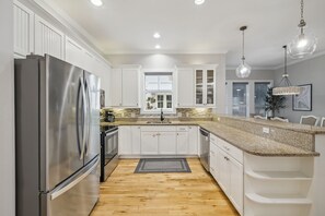 Coffee/tea maker, fridge, microwave, oven - Pet-Friendly Updated Home in Great Location | Steps to Lagoon Pool | Beach Tram (Seacrest Beach)
