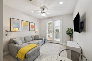 Een televisie en een kantoor