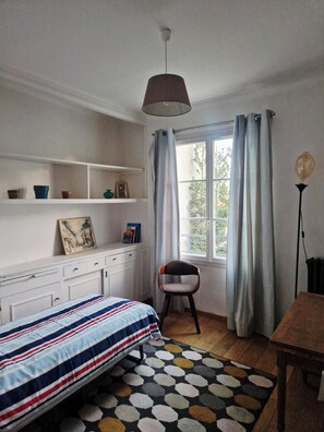 3 chambres, fer et planche à repasser, Wi-Fi, draps fournis