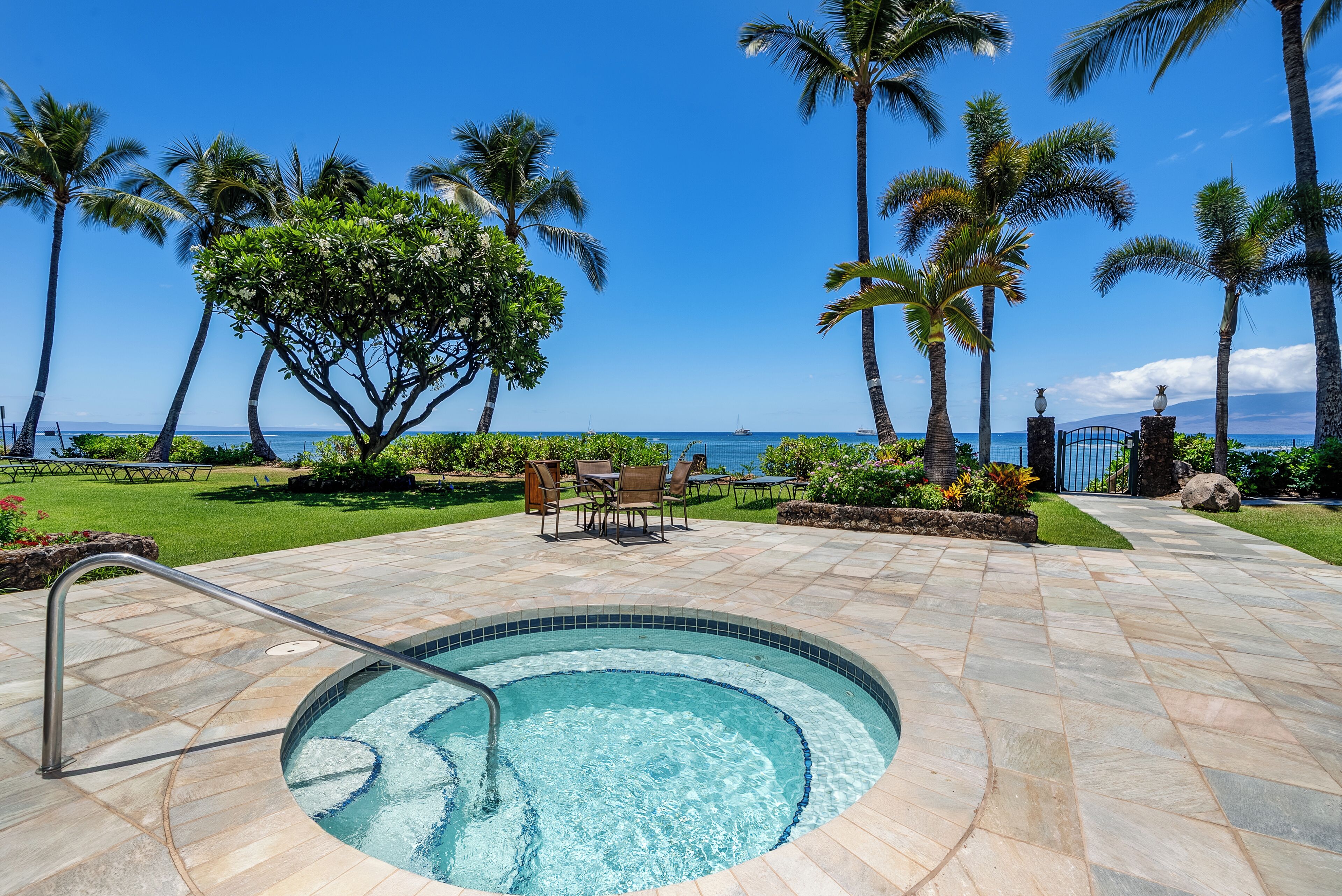 Baignoire à remous extérieure