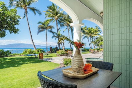 Outdoor dining. Gorgeous Ocean Front 1 Bed/2Ba Ground floor 109