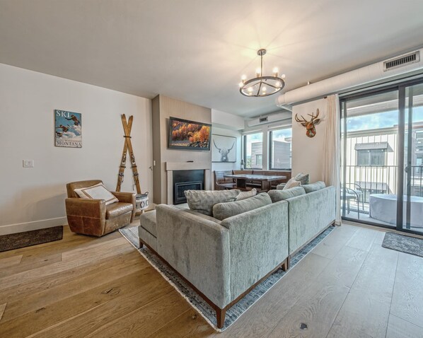 TV, fireplace, offices