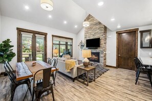 Fireplace - Powder Inn: Lux Condo|Canyons Village|Mtn Views (Park City)