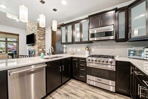 Fridge, microwave, oven, stovetop - Powder Inn: Lux Condo|Canyons Village|Mtn Views (Park City)