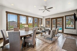 Fireplace - Powder Inn: Lux Condo|Canyons Village|Mtn Views (Park City)