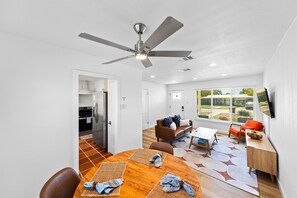 Interior - Modern mid-century casita  centrally located (San Antonio)