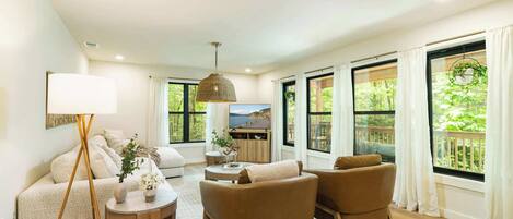 Televisión, chimenea, videojuegos y oficina