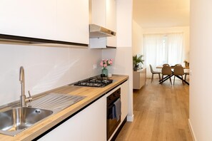 Oven, stovetop, coffee/tea maker, highchair