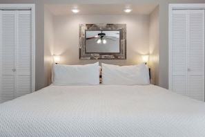 2 bedrooms, iron/ironing board, travel cot, WiFi - River Song - Condo for 4 (Branson)