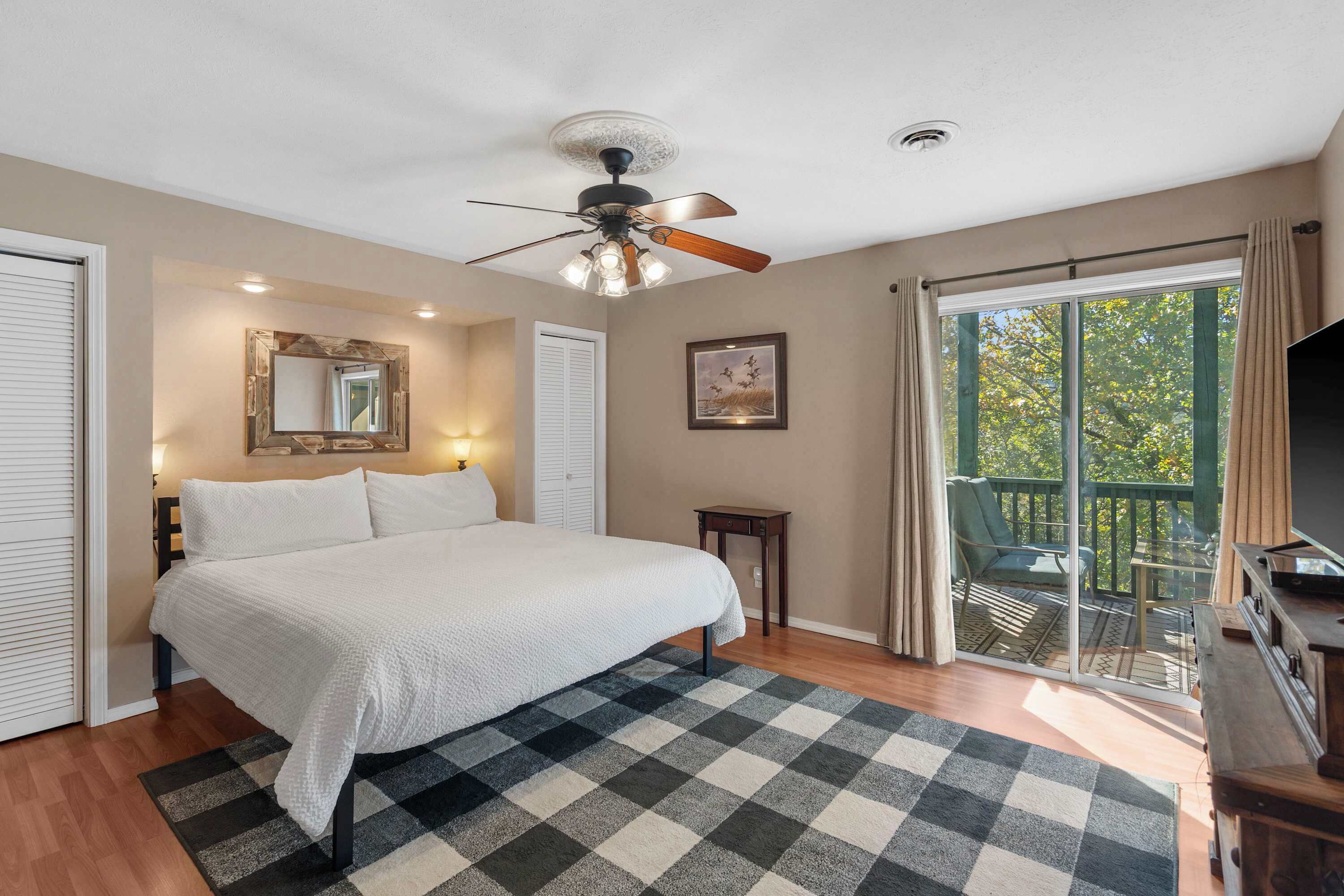 2 bedrooms, iron/ironing board, travel cot, WiFi