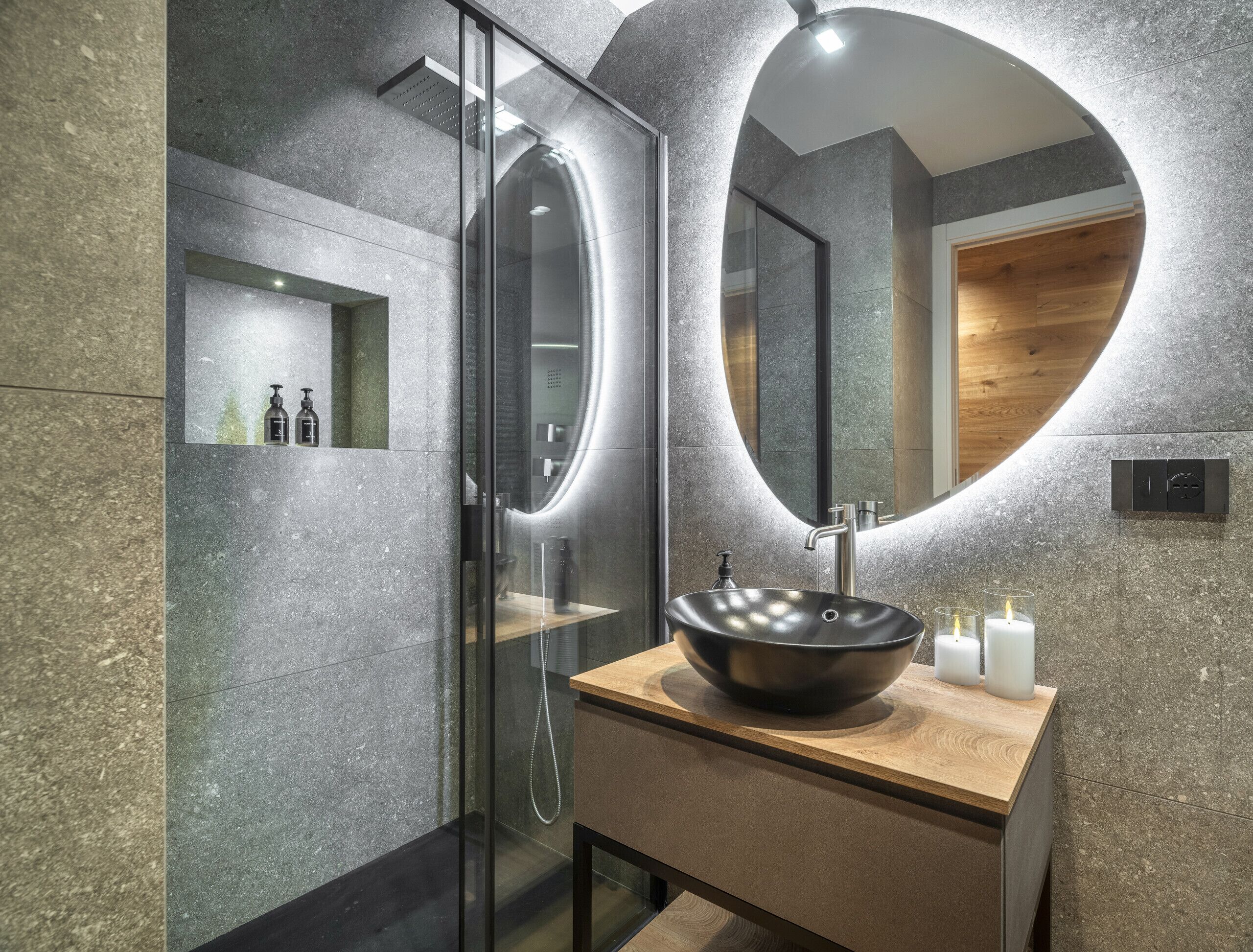 Dusche, Haartrockner, Bidet, Handtücher