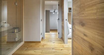 Cademai Alpenglow Chalet with Sauna R&R