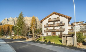 Exterior - Cademai Alpenglow Chalet with Sauna R&R (Cortina d´Ampezzo)