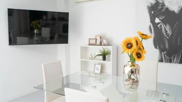 Family Apartment, 4 Bedrooms | Living area