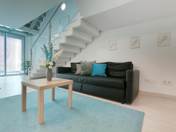 Appartement Familial, 4 chambres | Coin séjour | Télévision à écran plat