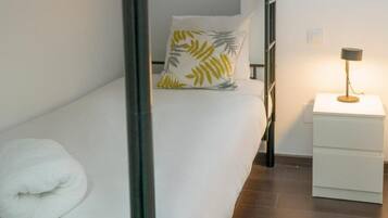 家庭公寓, 4 间卧室 | 笔记本电脑工作区、熨斗/熨衣板、免费 WiFi