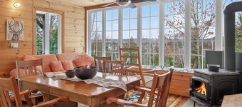 Nature & Comfort Chalet on Lake Chapleau