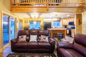 TV - Stunning Salmon Riverfront Cabin (Salmon)