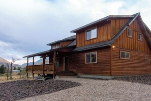 Exterior - Stunning Salmon Riverfront Cabin (Salmon)